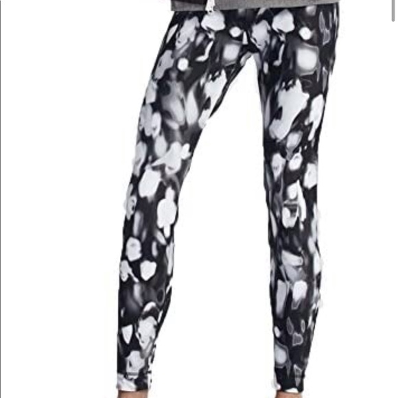 Nike Pants - Nike Womens Sportswear thick Gym black/white Leggings sz Medium